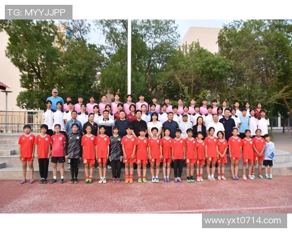 南岸区校园足球明星崭露头角助力青少年体育发展新篇章