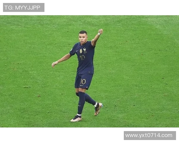 背后默默奉献的足球明星们如何成就辉煌的职业生涯与传奇故事 背后默默奉献的足球明星们如何成就辉煌的职业生涯与传奇故事