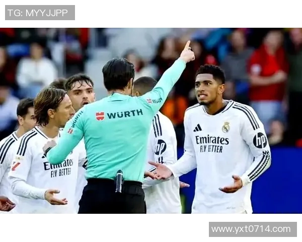 足球明星在国际赛场上的交流语言与文化碰撞探讨 足球明星在国际赛场上的交流语言与文化碰撞探讨